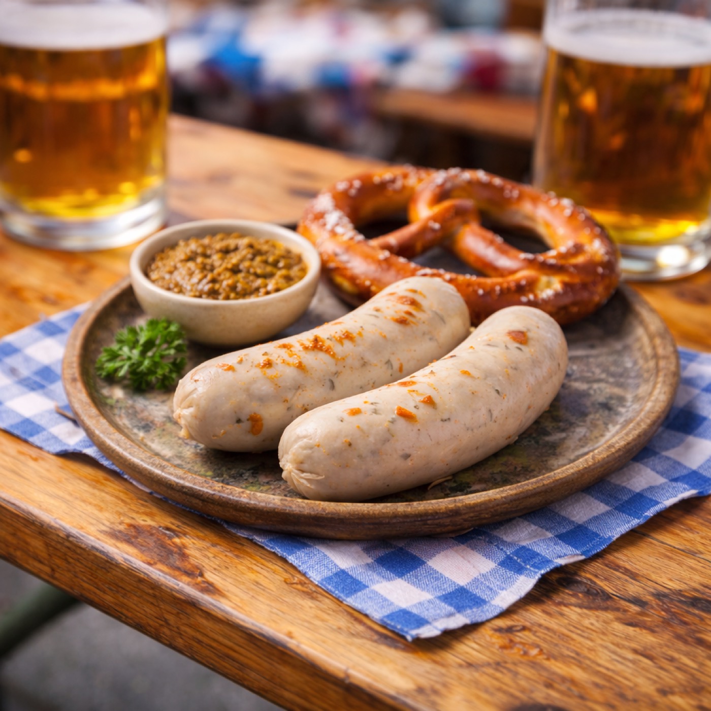 Weisswurst mit Senf und Brezel
