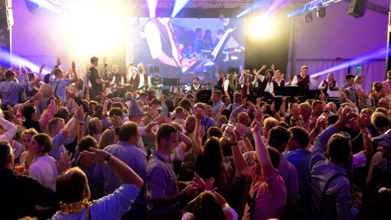Festzeltstimmung beim Eckernf&ouml;rder Oktoberfest